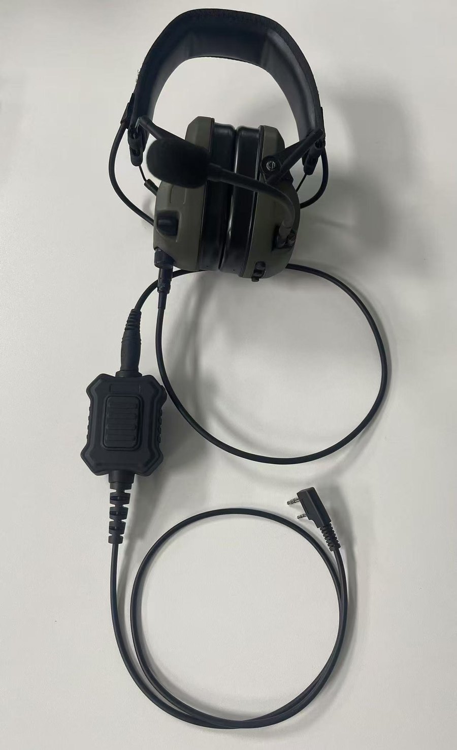 Noise-cancelling head-mounted headset